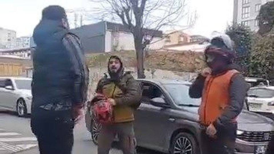 Yol verme kavgasında silah çekti