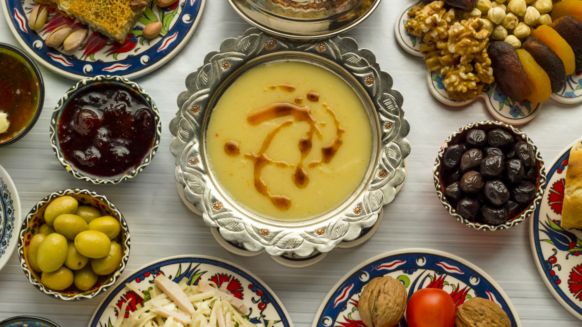Bugün iftarda ne var? Ramazan bereketini sofranıza taşıyacak 5 nefis tarif: Düğün çorbası ve etli güveç ile lezzet şöleni!