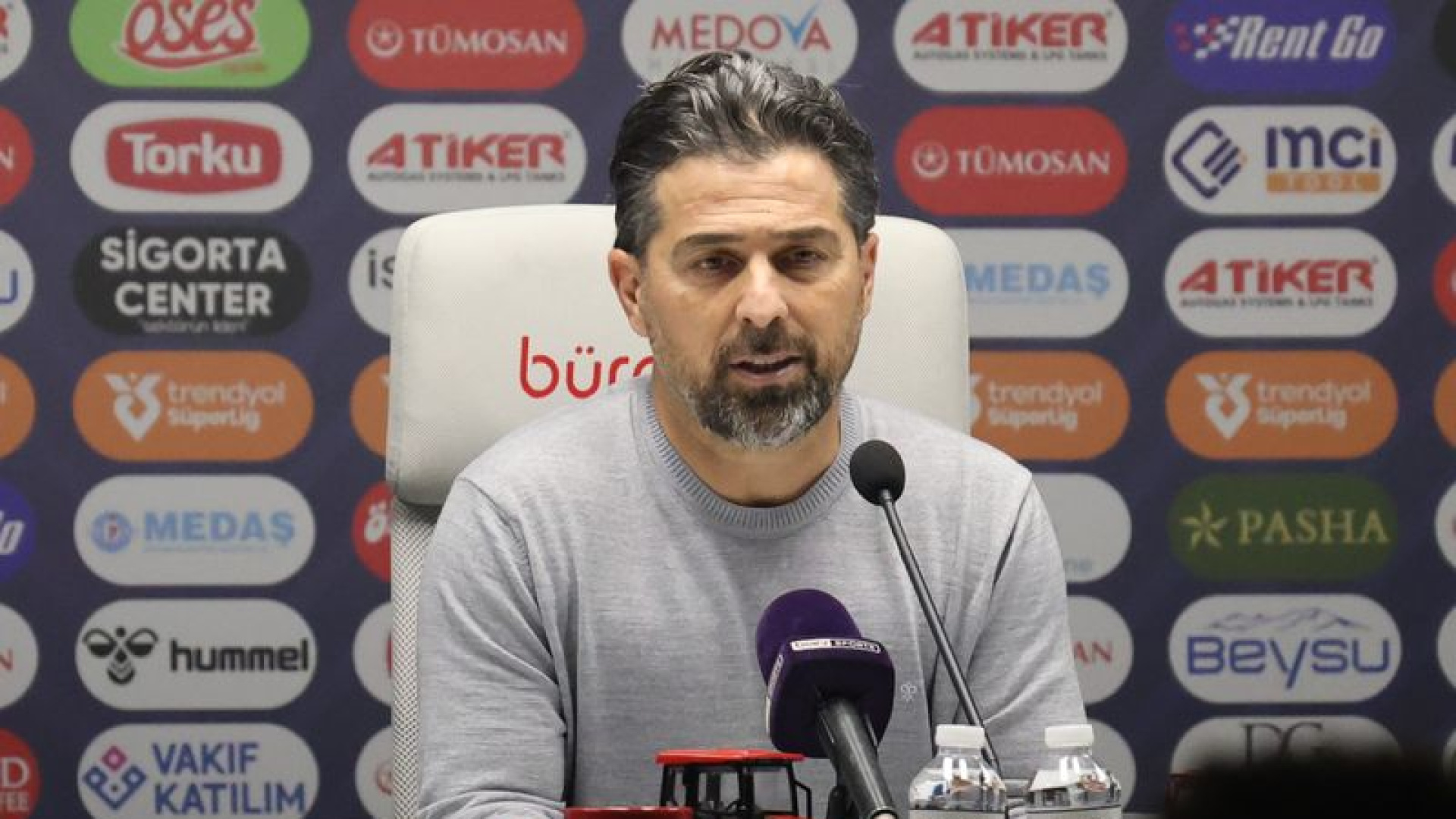 Konyaspor Teknik Direktörü İlhan Palut: Galatasaray Galibiyeti Kritik 3 Puan Getirdi