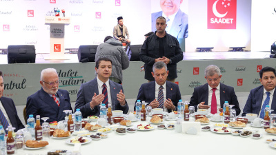 Siyasi liderler birlikte iftar yaptı