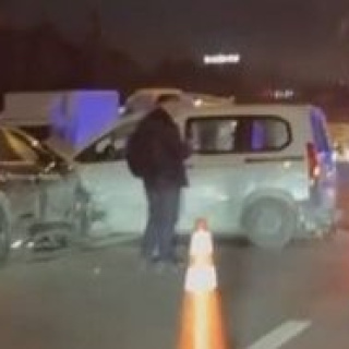 Başakşehir'de 5 araçlık zincirleme kaza: 5 yaralı