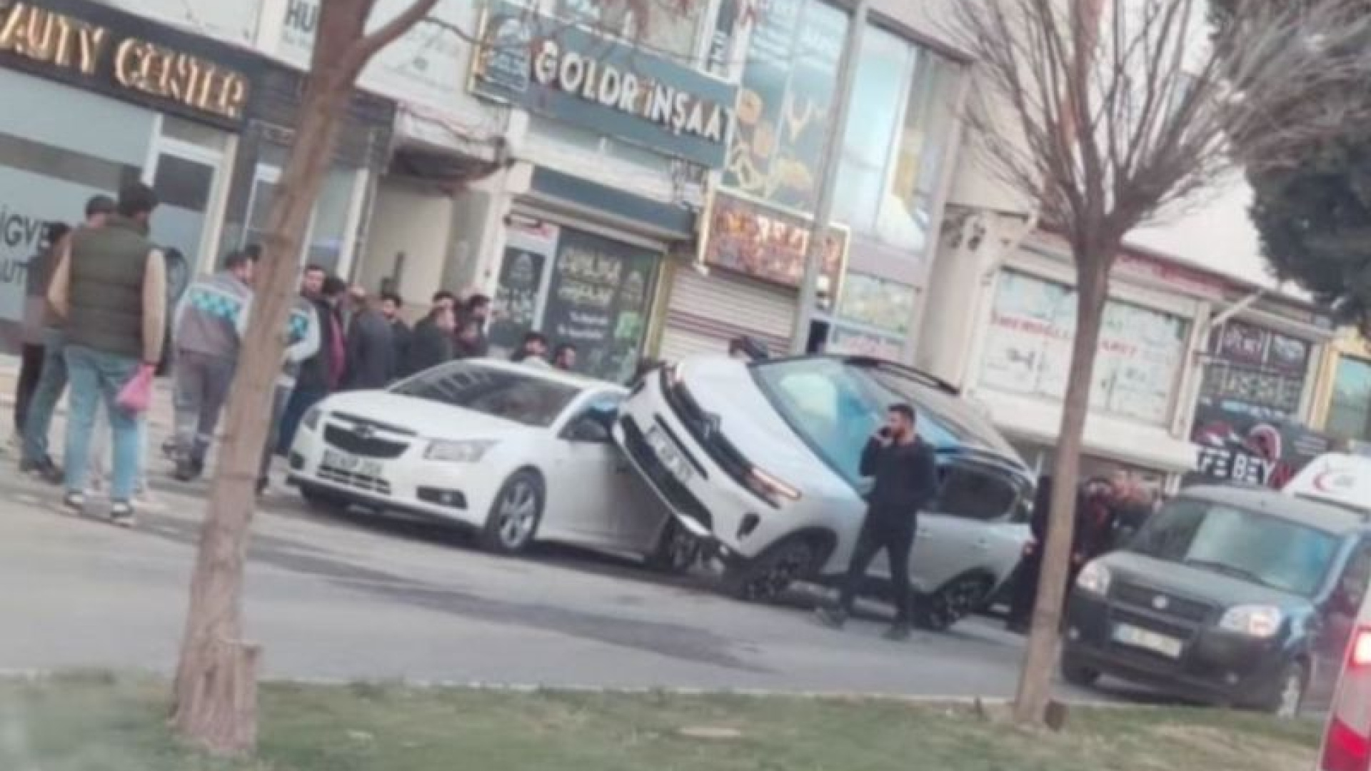 Mardin'de Dehşet Verici Kaza: Kadın Öğretmene Araç Çarptı, Anlar Kamerada