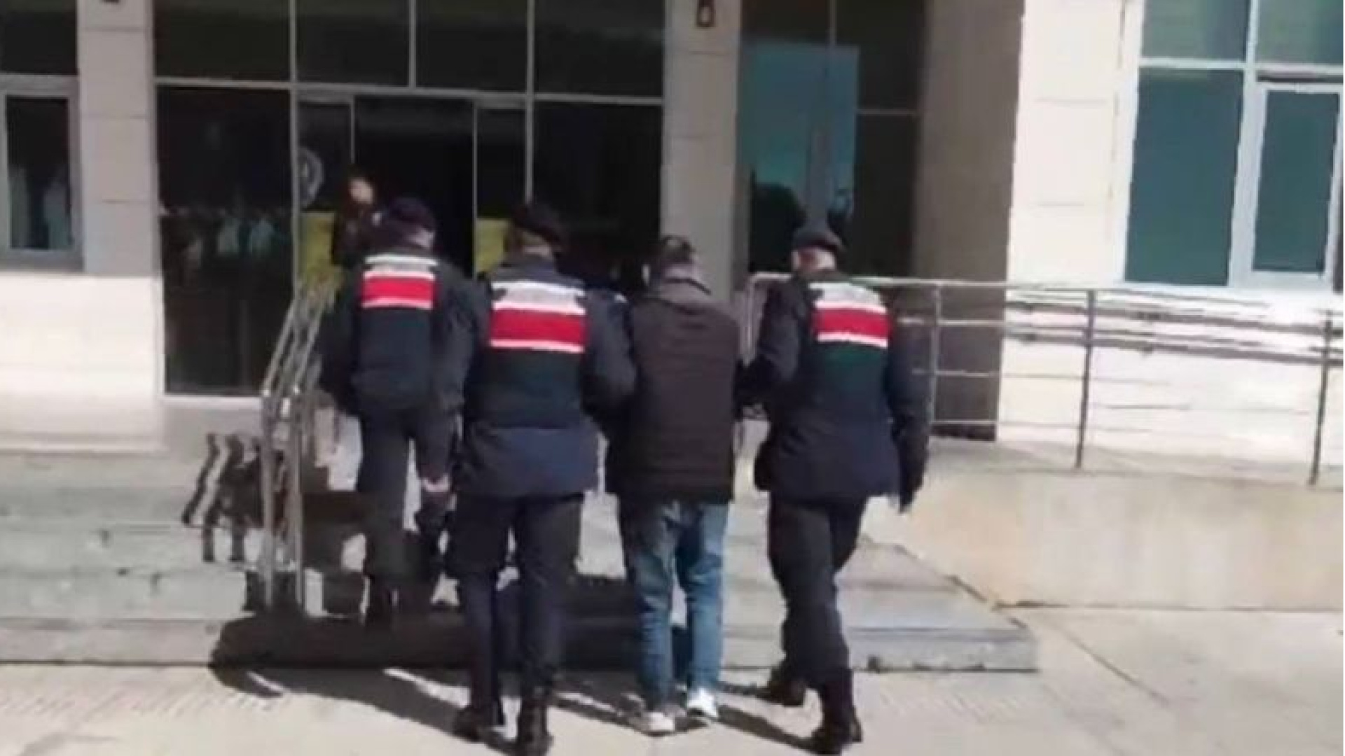 Son dakika: Adana'da 10 milyon 110 bin kaçak makaron ele geçirildi