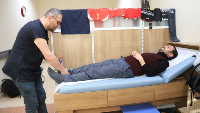 Hastaneden randevu alamadı, doktora taşlama şiir yazdı