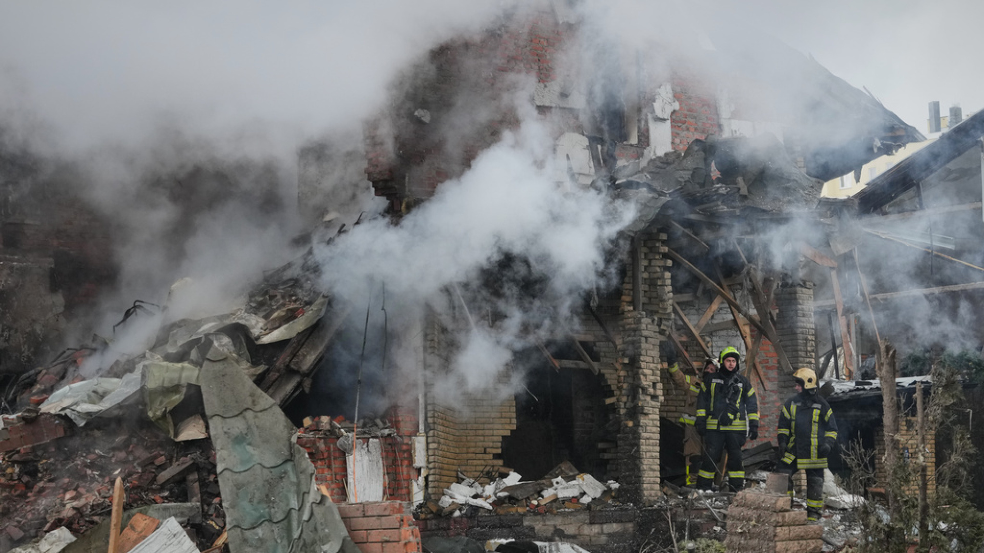 Ukrayna: Rusya 50 füze ve 297 İHA ile eş zamanlı saldırı düzenledi | Dış Haberler