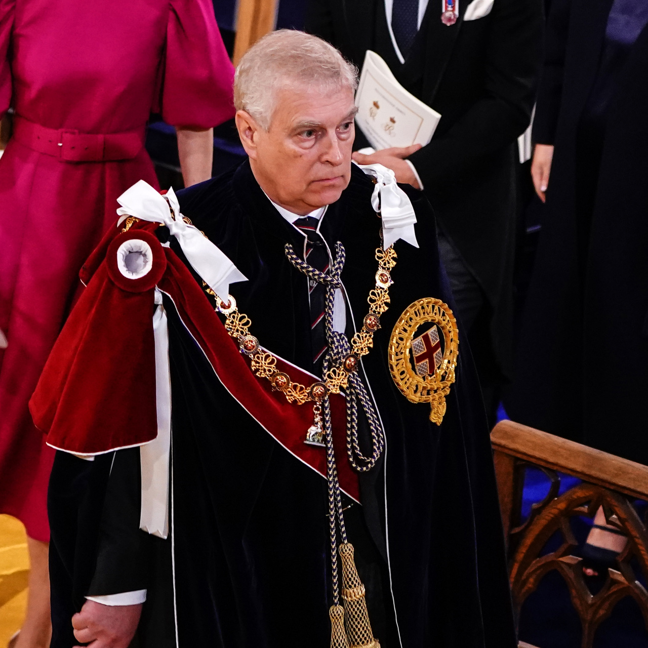 Taht sırasından çıkarılacak