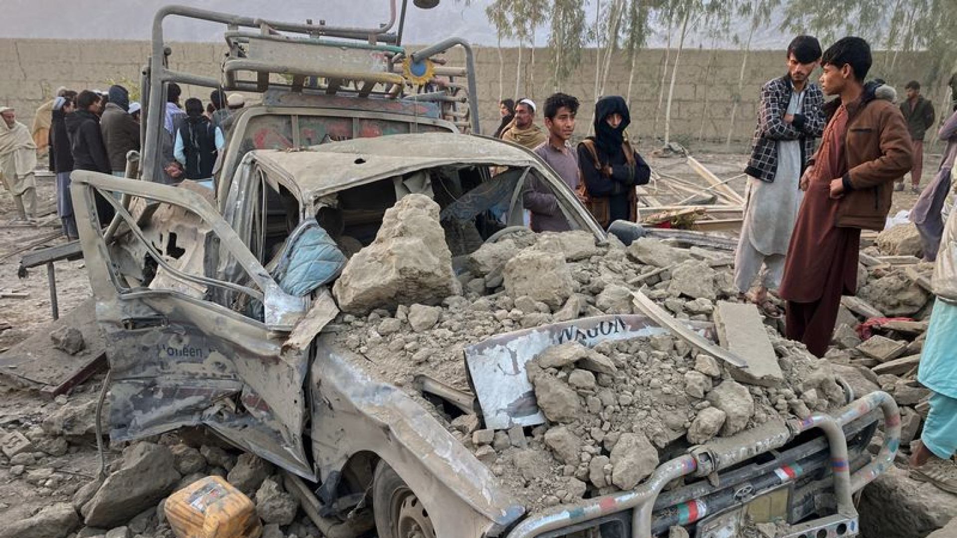 Pakistan'ın Afganistan'a Hava Saldırıları: 18 Sivil Hayatını Kaybetti
