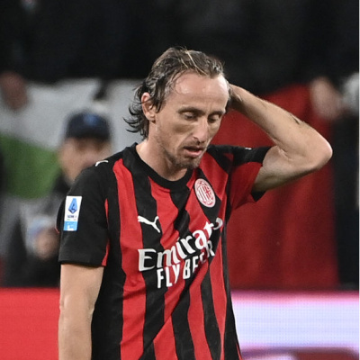 Milan'ın zirveyle arası açılıyor!