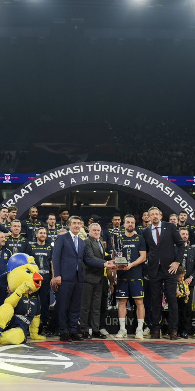 Fenerbahçe Beko kupasını aldı!