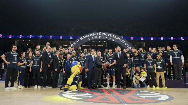 Fenerbahçe Beko kupasını aldı!