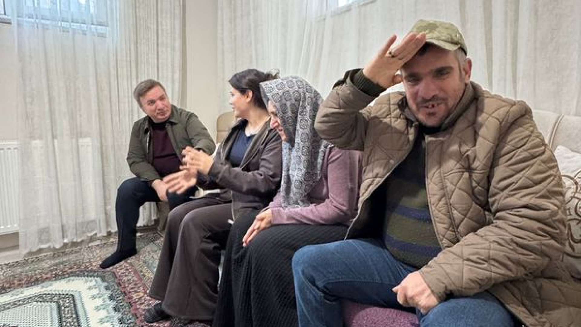 Erzincan Valisi Aydoğdu, Engelli Kardeşlerine Bakan Çilem'in Fedakarlığını Paylaştı