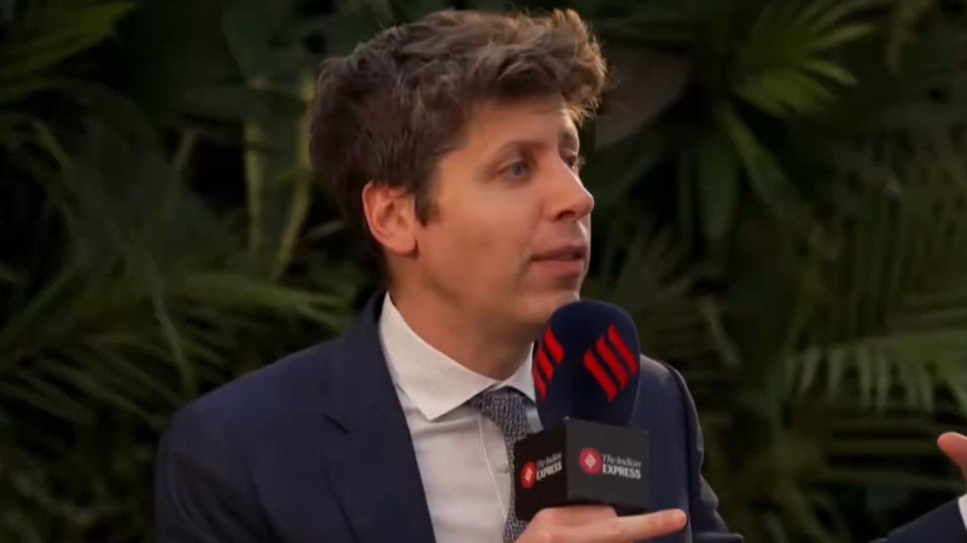 Sam Altman'dan Tartışmalı Yapay Zeka Açıklaması: 'İnsanı Enerji Verimliliğinde Geçtik'