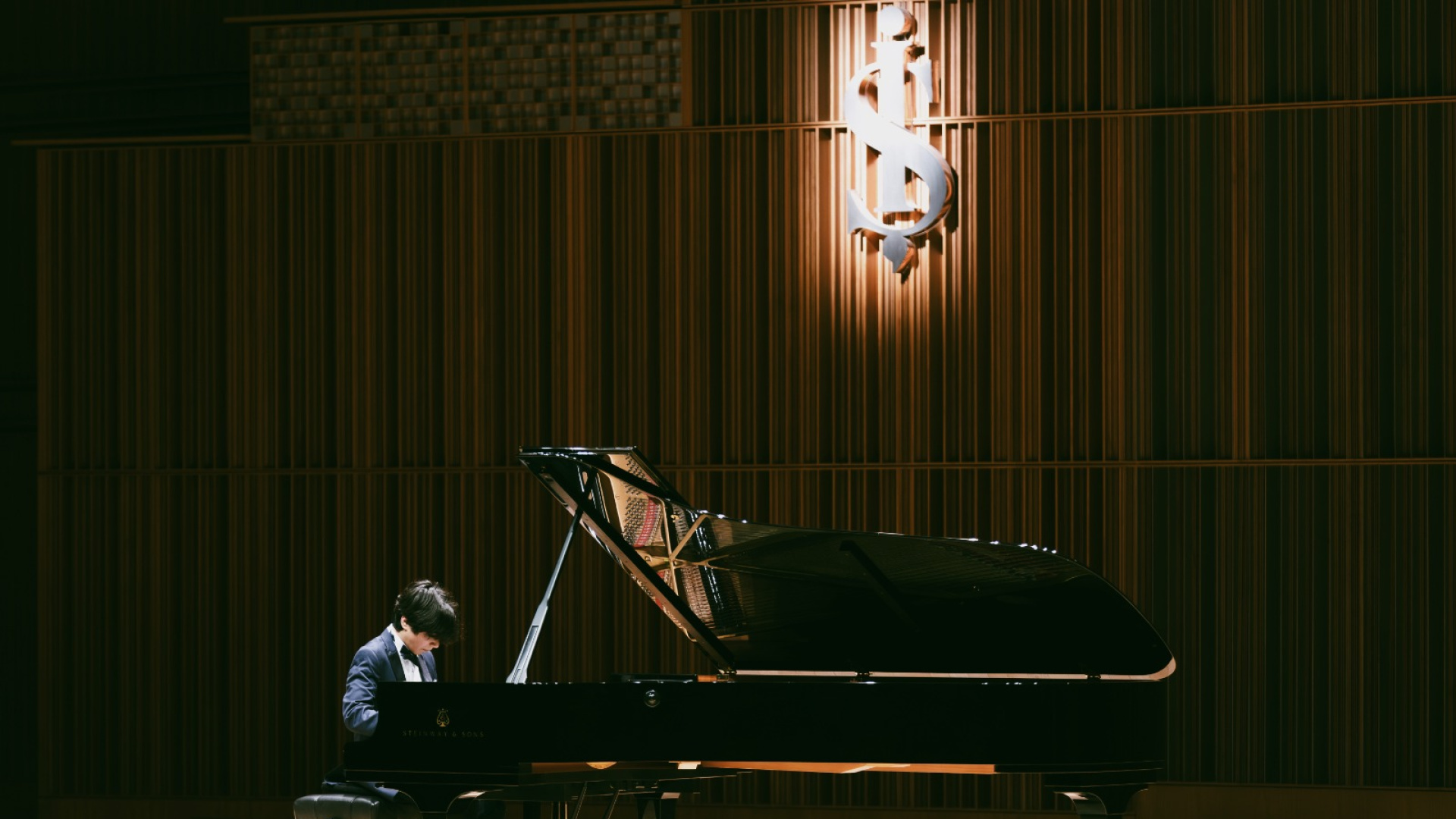Genç Piyanist Tolga Bilget, İş Sanat'ta Parlayan Yıldızlar Konserinde Sahne Aldı