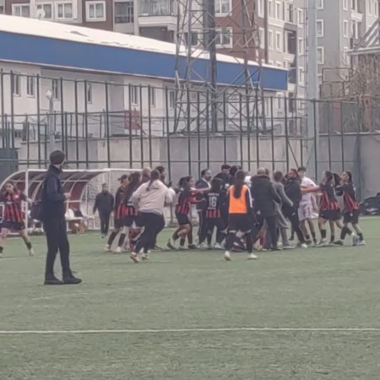 Kadınlar liginde maç bitti yumruklar konuştu