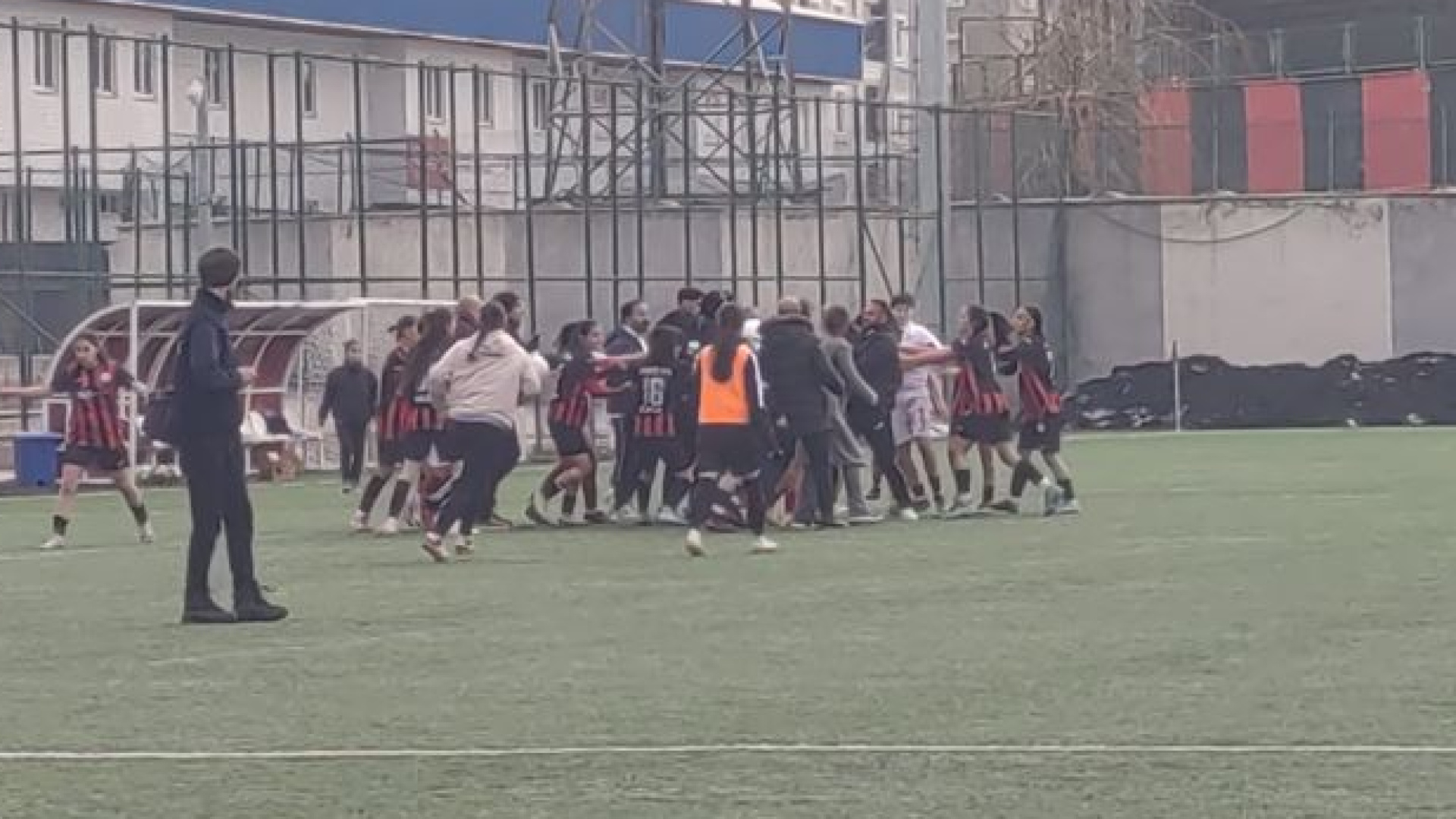 Vangücü SK - Siverek Kadın SK Maçı Sonrası Sahada Arbede Yaşandı