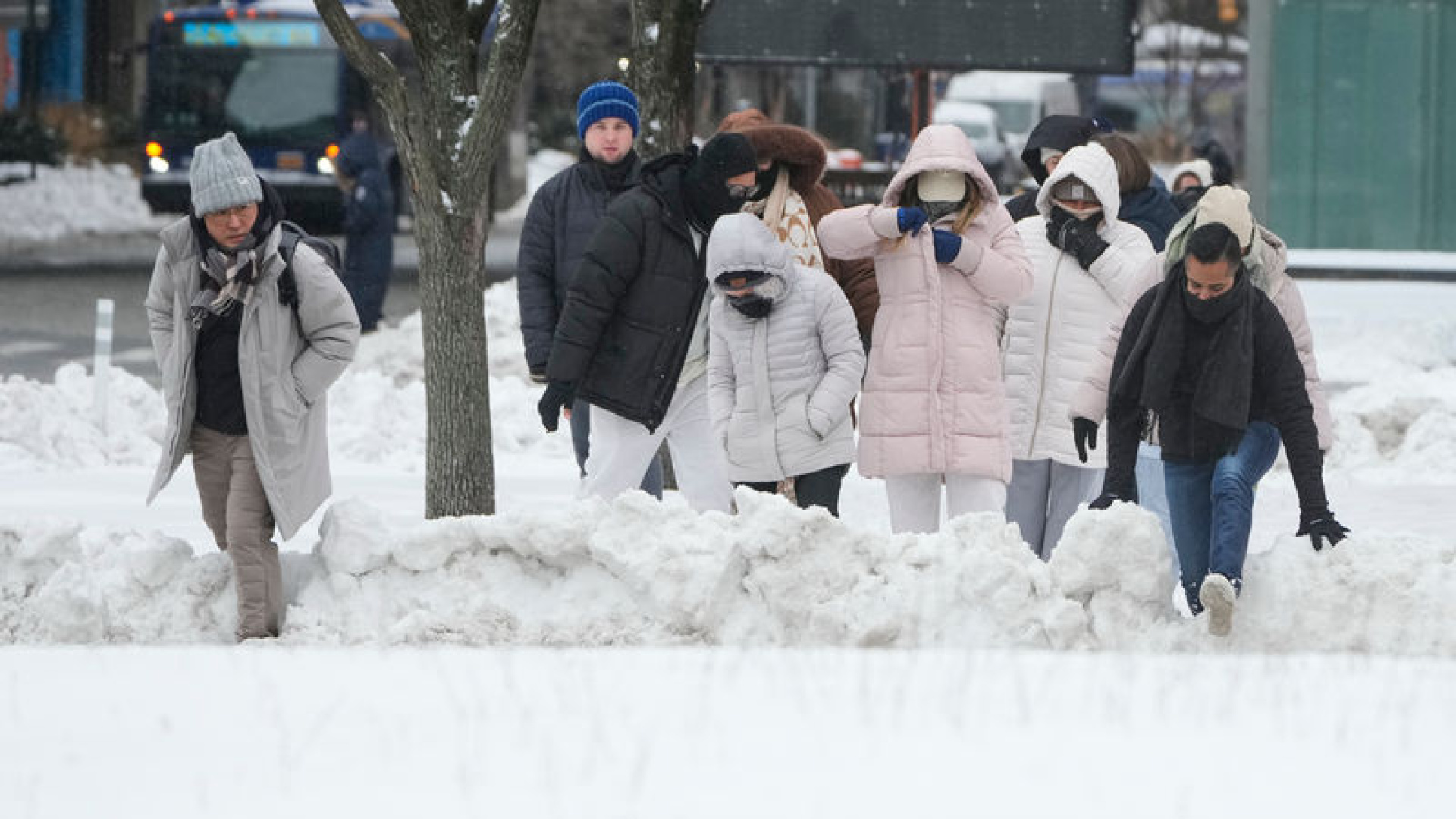 ABD'nin Kuzeydoğusunda Kar Fırtınası: New York ve New Jersey'de Acil Durum İlan Edildi