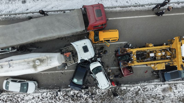 Erzurum'da çifte kaza: 31 yaralı, 1 ölü