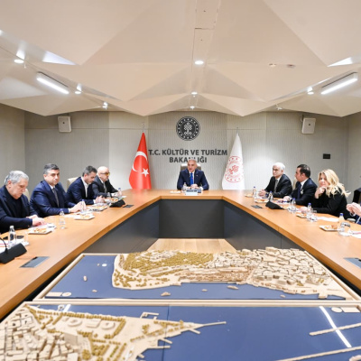 Bakan Ersoy, dizi yapımcılarıyla görüştü