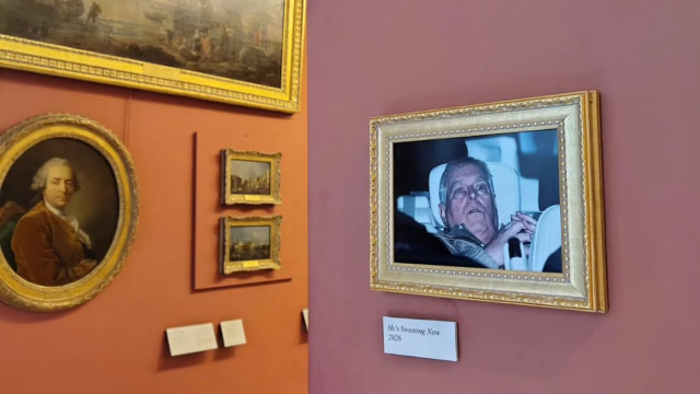 Şok anı fotoğrafı Louvre'a asıldı