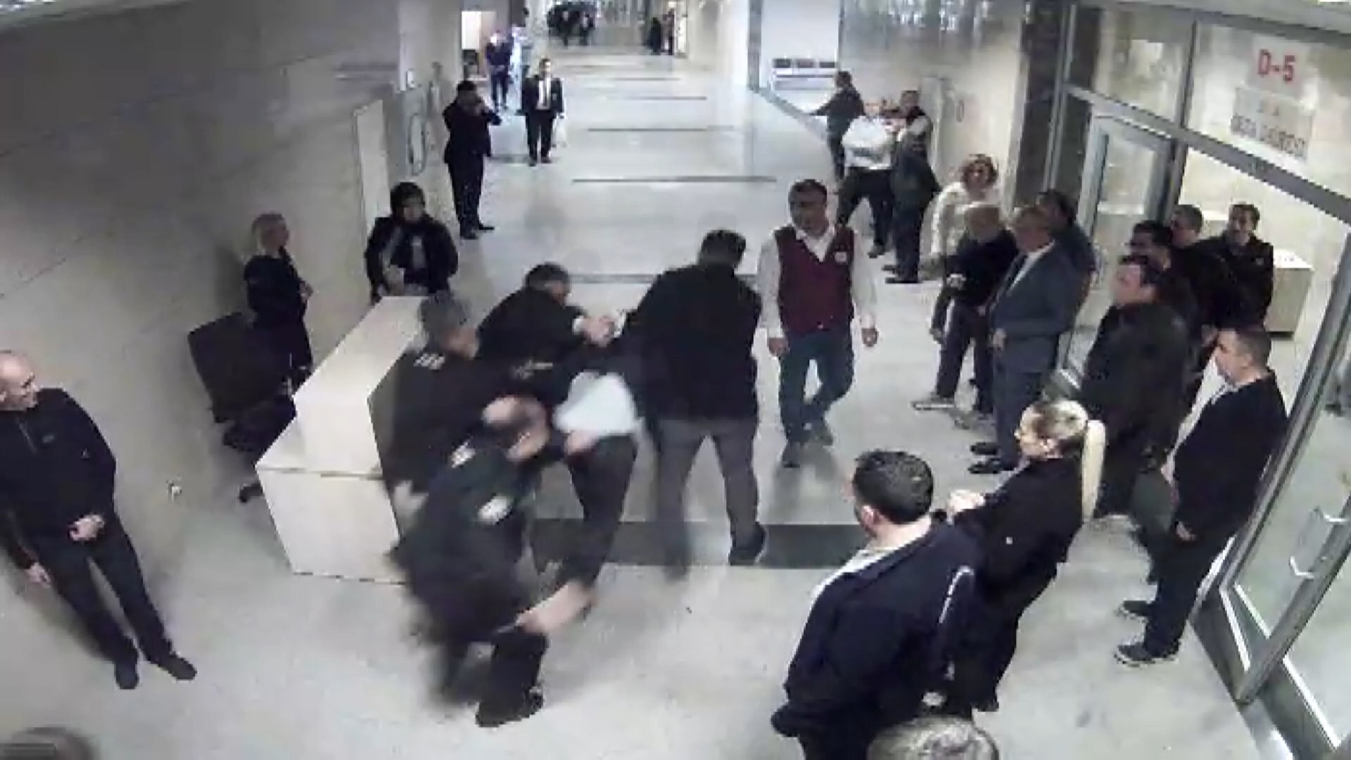 Savcı, hakimi vurmuştu! Saldırı sonrası görüntüler ortaya çıktı! | Son dakika haberleri