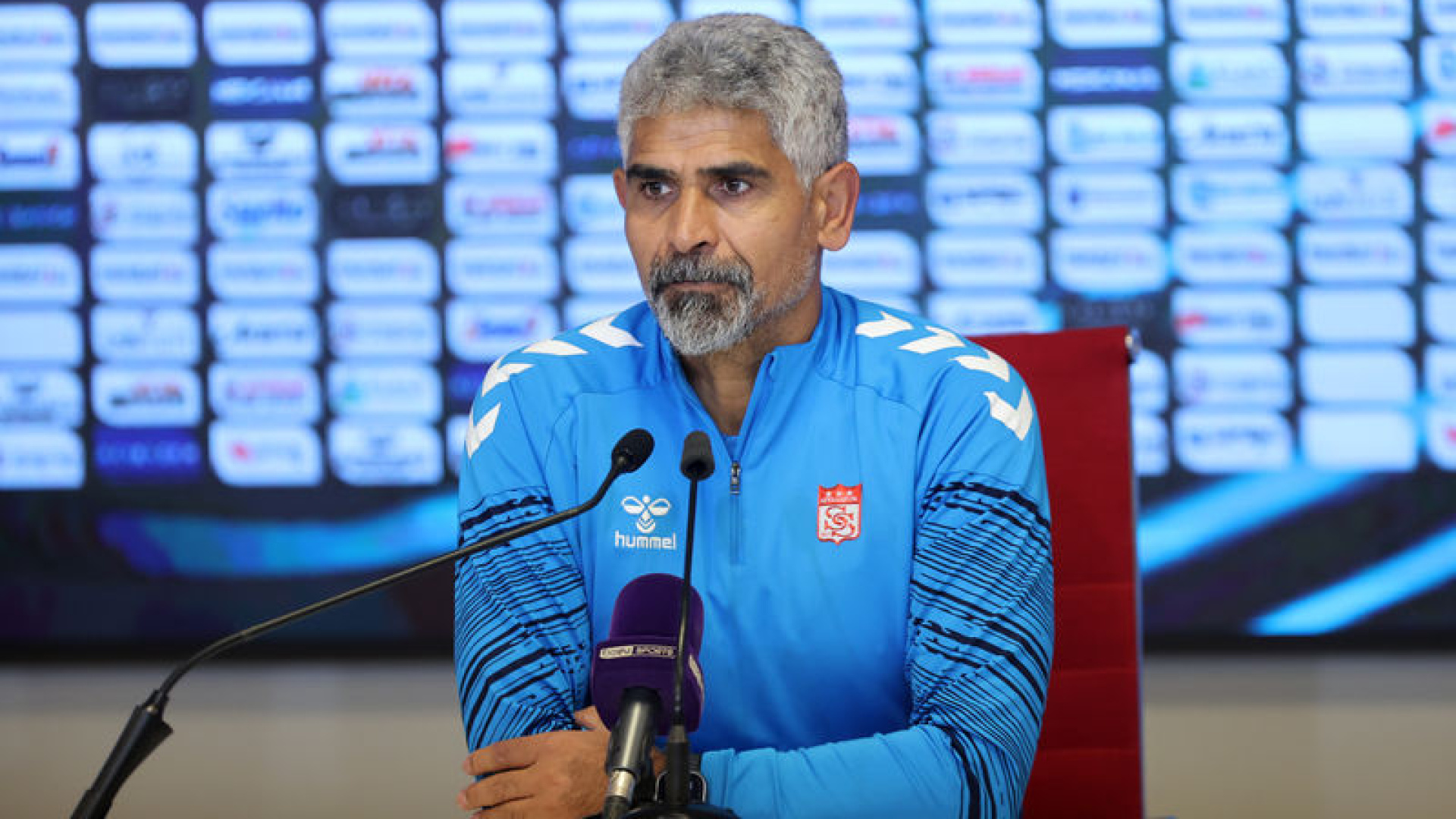 Sivasspor Teknik Direktörü İsmet Taşdemir: Galibiyetle Mutluyuz, Seriyi Devam Ettirmeliyiz