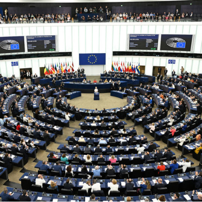 AB-ABD ticaret anlaşması oylaması askıya alındı