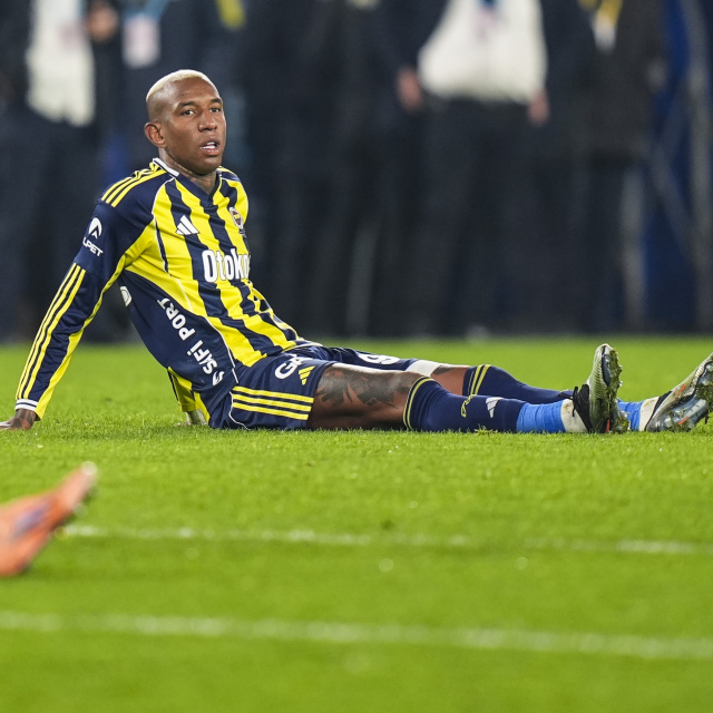 F.Bahçe'ye kötü haber: Stattan sekerek ayrıldı!