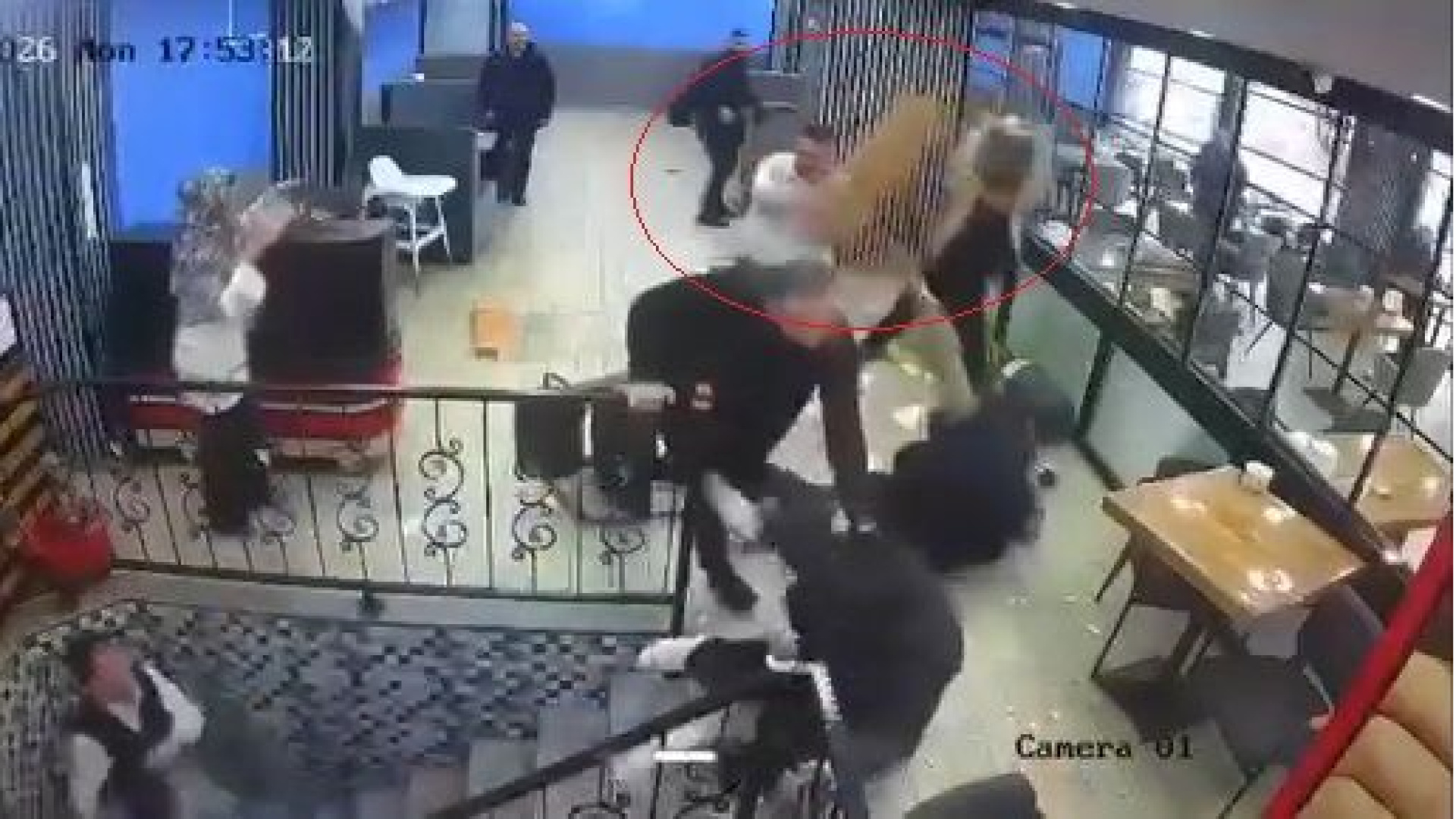 Bursa'da Kafede Çıkan Kavga: Masa ve Sandalyeler Silah Oldu