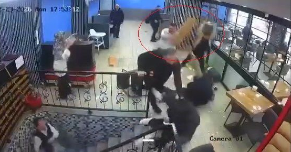 'Bursa'daki Kafede Saldırısı: İki Grup Karşılaştığında Masal ve Sandayler Fırlatıldı'