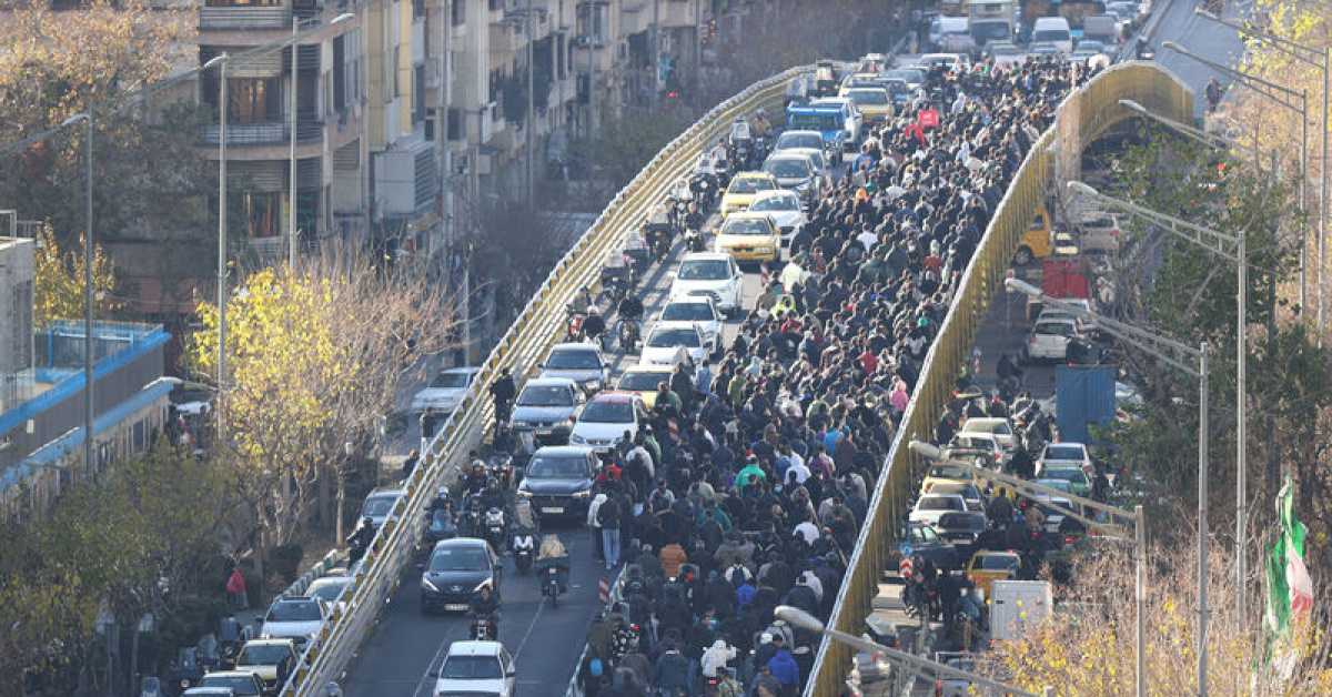 İran'da protestolar yeniden başladı
