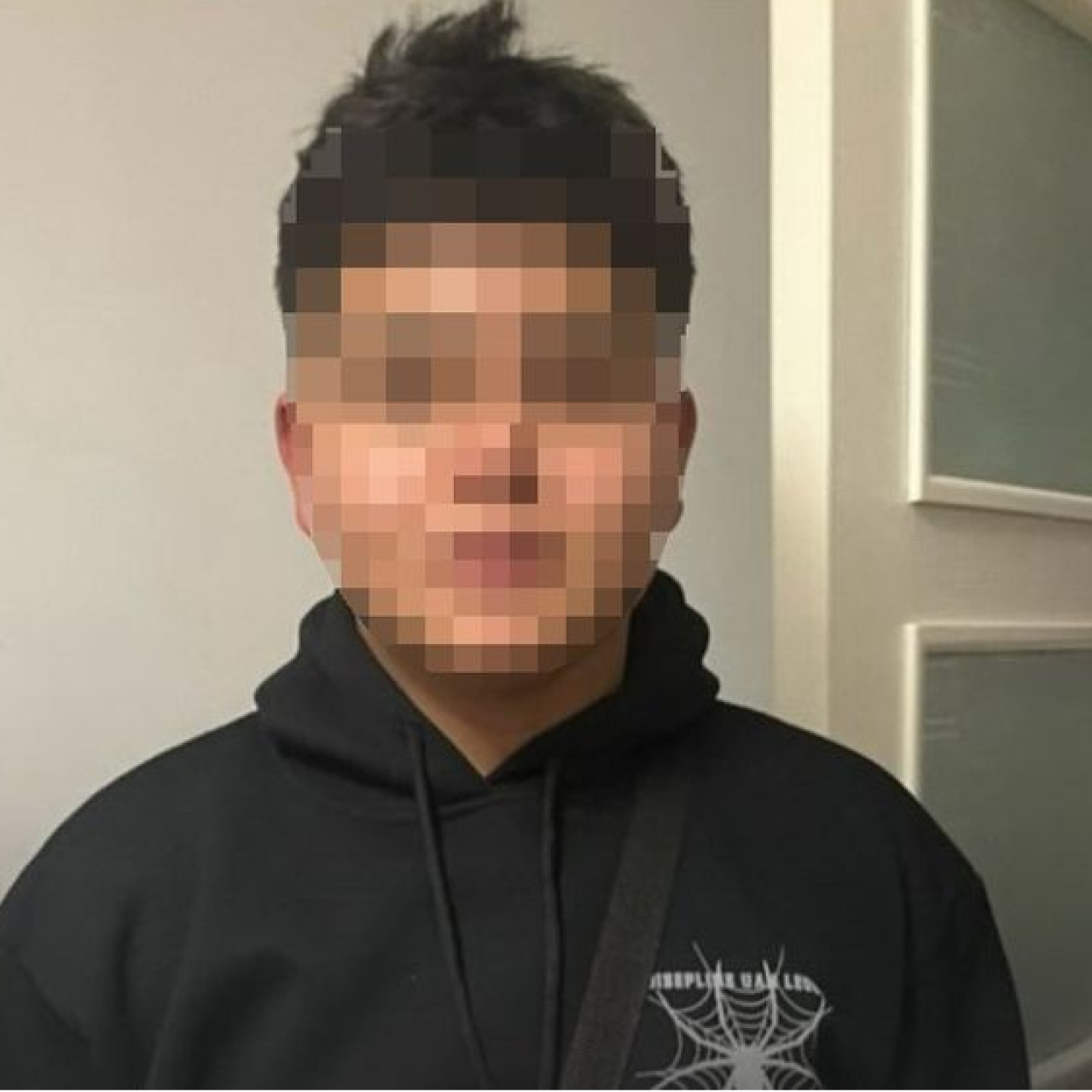 Biri 14 diğeri 16... Sigara vermedin kavgası