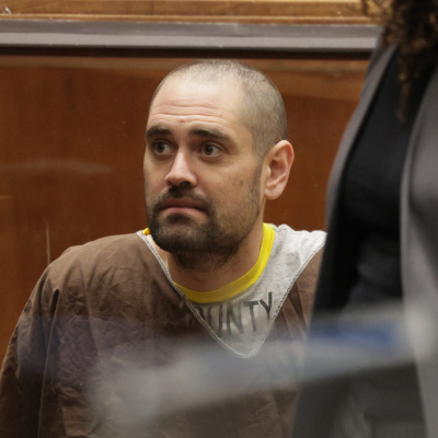 Ebeveynlerini öldürmekten yargılanıyor