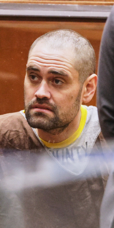 Ebeveynlerini öldürmekten yargılanıyor