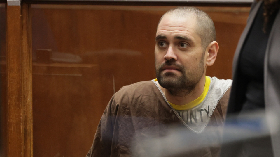 Ebeveynlerini öldürmekten yargılanıyor