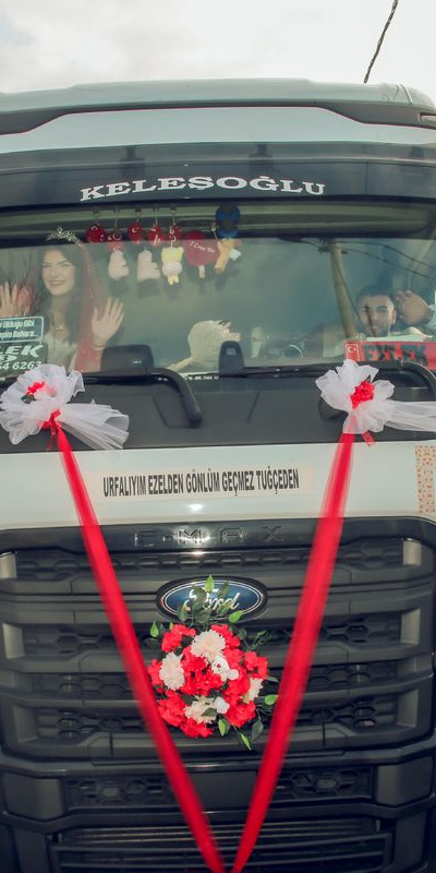 TIR, gelin arabası oldu