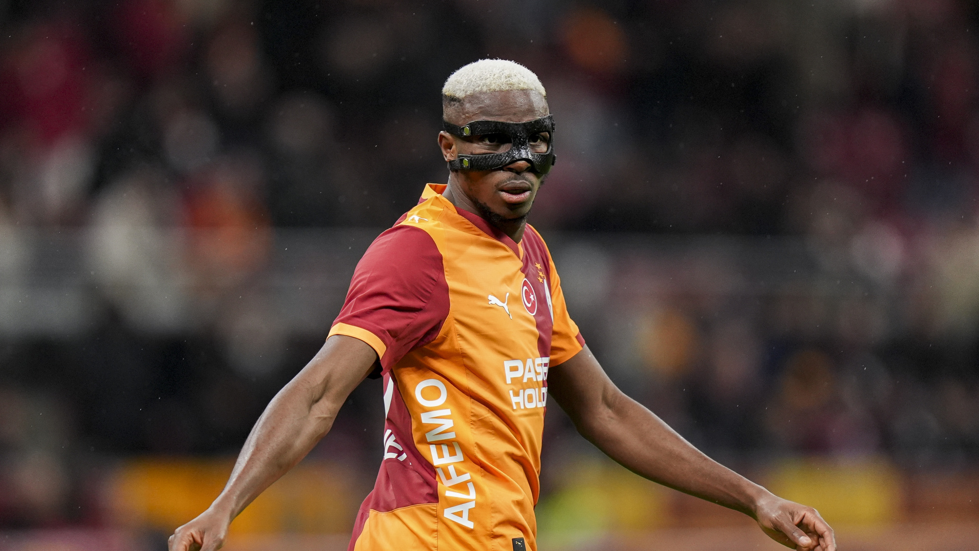 Galatasaray'da Osimhen Gerçeği: Maaş Spekülasyonu, Diz Ağrısı Gerçeği