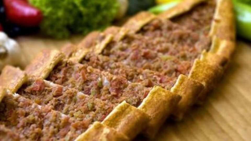 Evde kıymalı pide nasıl yapılır?