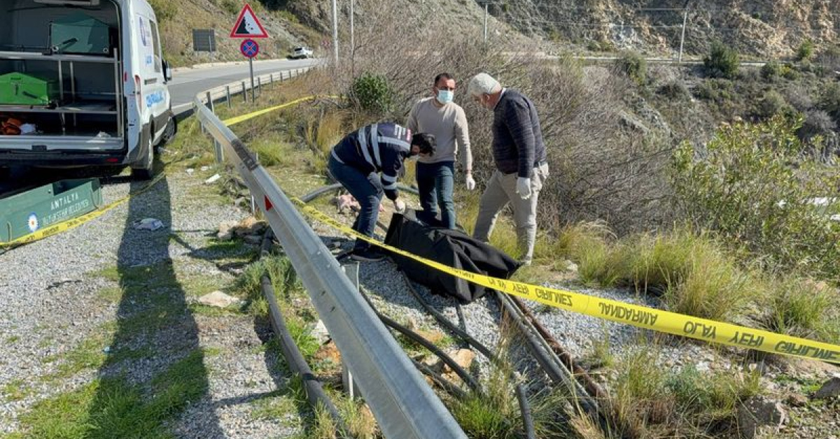 'Gazipaşa ilçesinde Cansız Beden Bulundu' haber başlığı