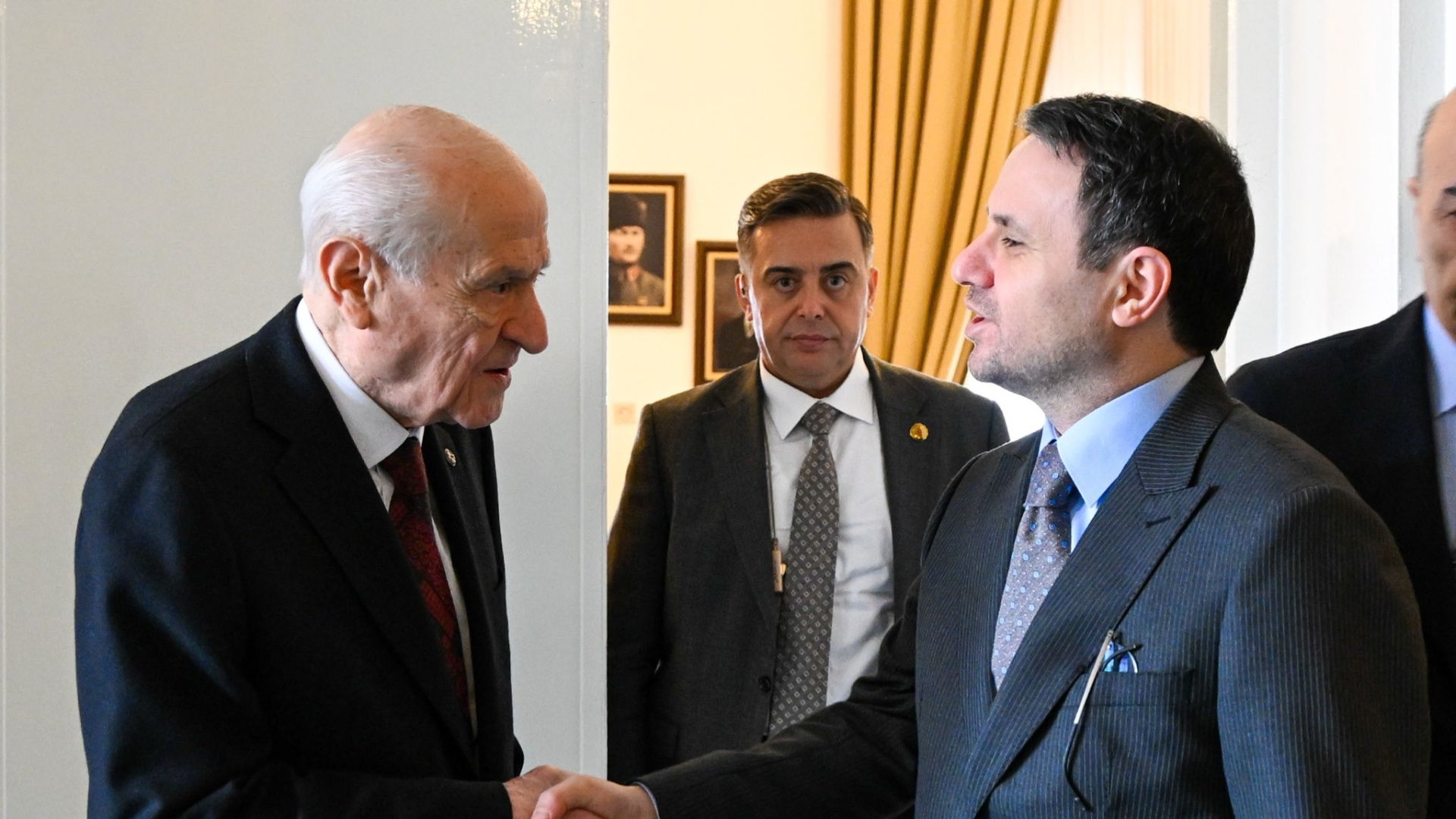 Adalet Bakanı Akın Gürlek, MHP Lideri Devlet Bahçeli'yi TBMM'de Ziyaret Etti