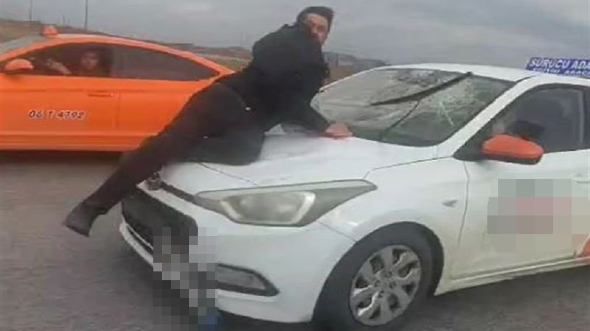 Ankara'da Kaputta 20 Km Sürüklenen Sürücü Dehşeti Anlattı: 'Umut Bitti Dedim'