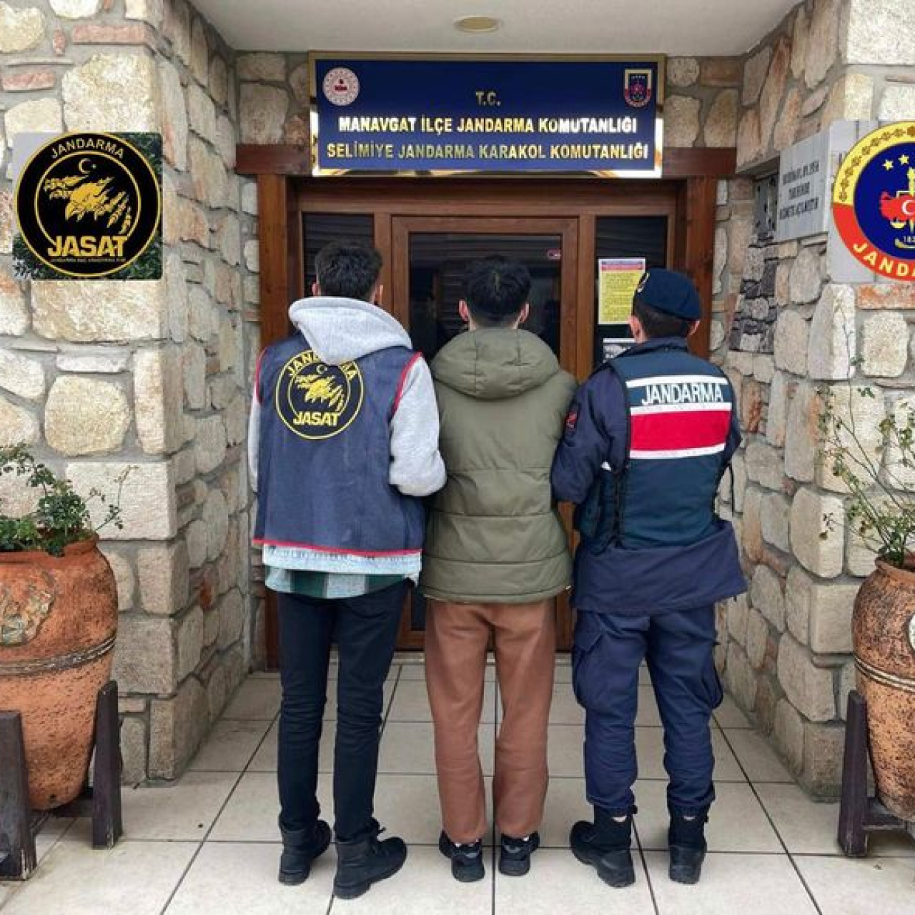 Çeşitli suçlardan aranan 643 kişi yakalandı