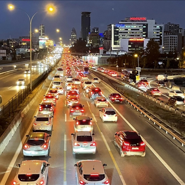 İstanbul'da trafik yoğunluğu yüzde 83'e yükseldi