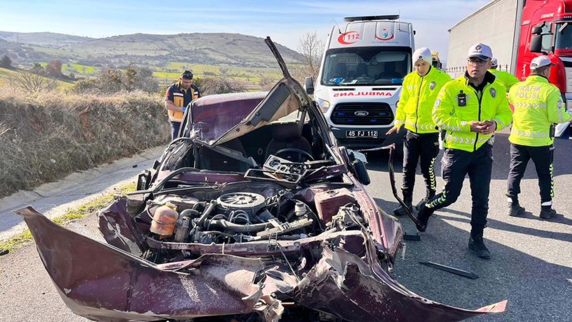 Manisa'da TIR'a Arkadan Çarpan Otomobil 150 Metre Sürüklendi: 1 Yaralı