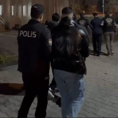 Öğrencileri rehin alan sahte polisler tutuklandı