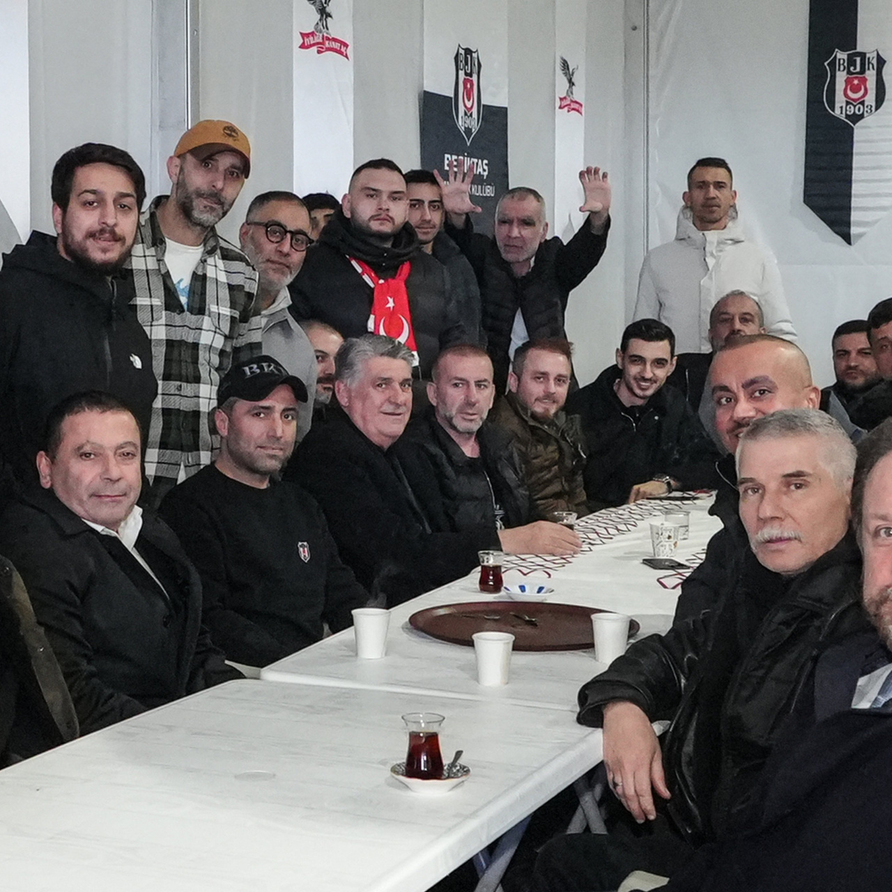 Serdal Adalı taraftarlarla iftar yaptı