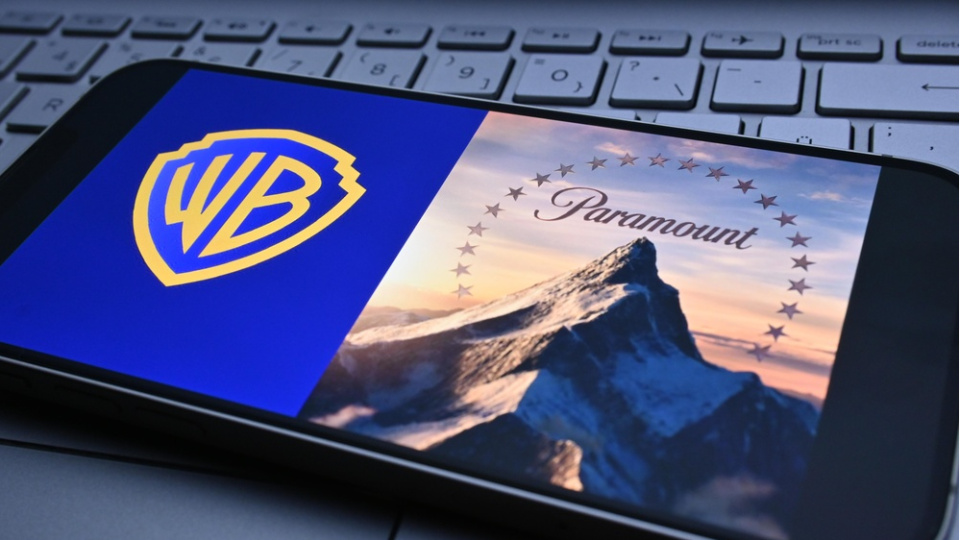 Warner Bros Paramount'un teklifini "üstün teklif" potansiyelinde gördü
