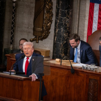 Trump Demokrat Kongre üyesi Omar ile atıştı