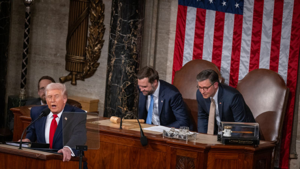 Trump Demokrat Kongre üyesi Omar ile atıştı