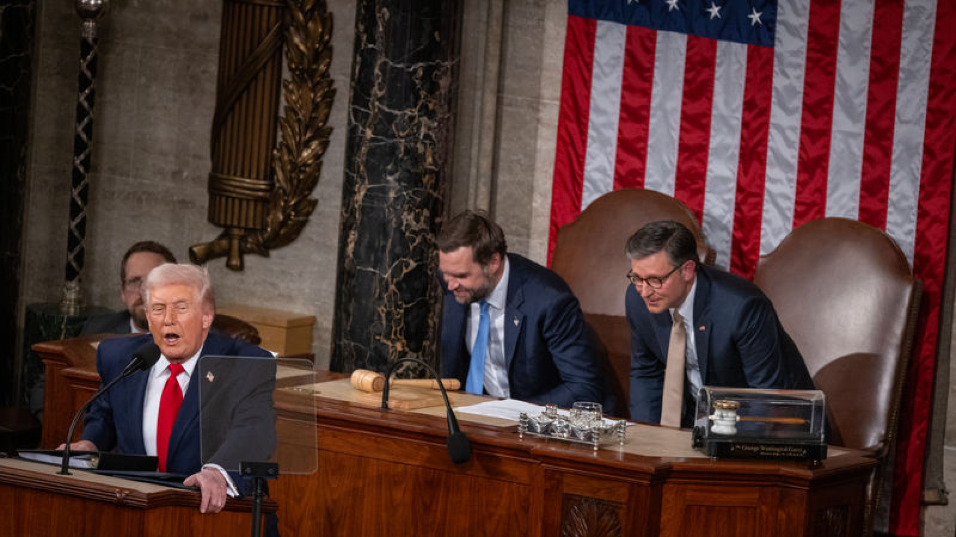 Trump ve Demokrat Omar, Göçmen Politikalarında Sert Atıştı