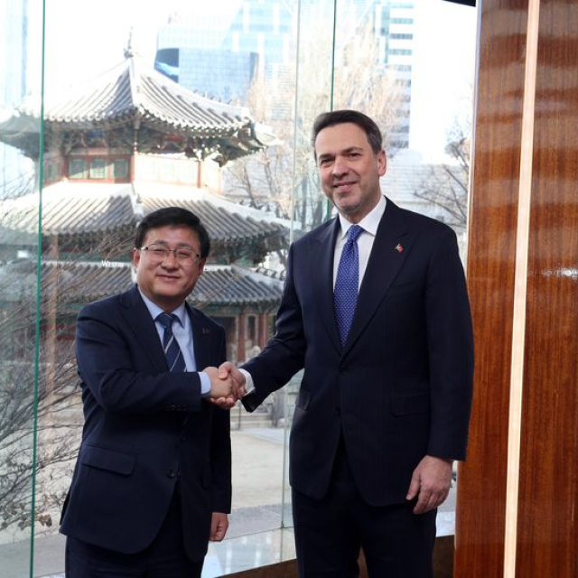 Bakan Bayraktar, Güney Kore’de